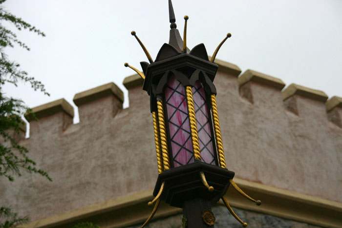 A Post Lamp DisneyLand Park 19 Aug 2011 (Photo by Gil Dekel) (13)