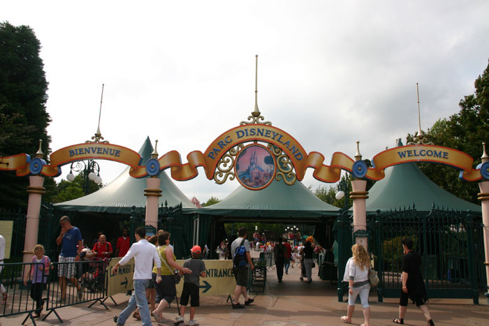 Entrance Security Check. DisneyLand Park 18 Aug 2011 (Photo by Gil Dekel) (80)