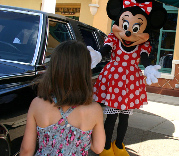 Minnie Mouse DisneyLand Park 19 Aug 2011 (Photo by Gil Dekel) (65)