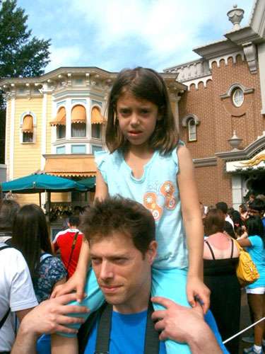 on shoulders. Disney Park 18 Aug 2011 (Photo by Gideon Dekel) (15)