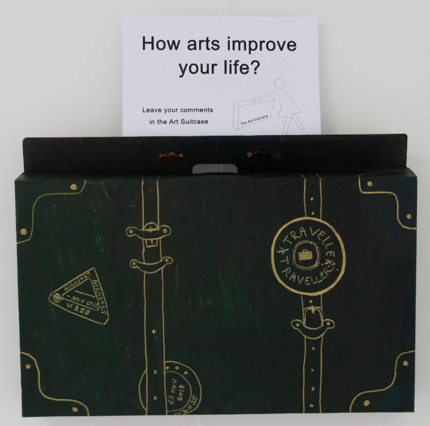 We wish people to answer the question “How can arts improve your life” and put the notes in the suitcase.