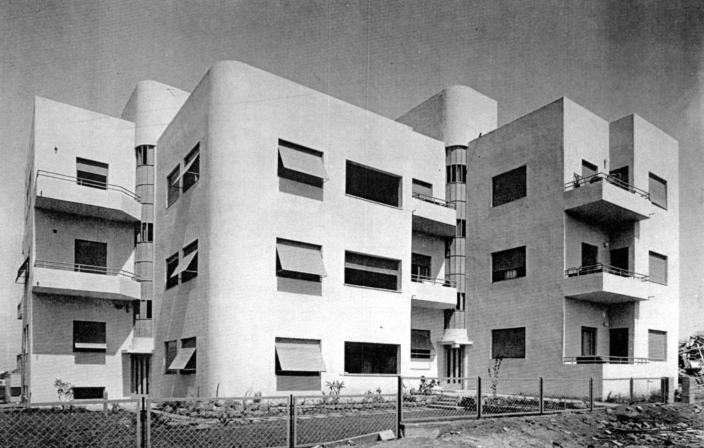 A Bauhaus style building as part of ‘White Tel-Aviv’ (1933). Architect: Yitzhak Rapaport. Image in public domain.