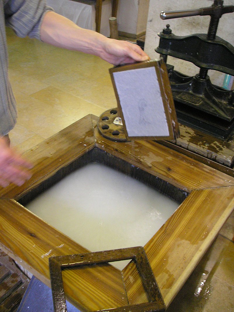 The production of hand-made paper. Photo by Gryffindor, 2008. Image licensed under CC BY-SA 4.0.
